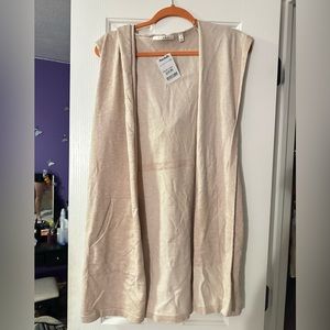 Sleeveless cream cardigan